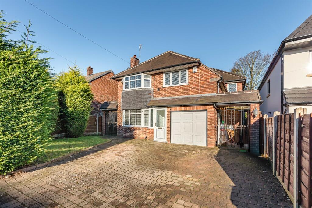 5 bedroom detached house for sale in Warburton Close, Hale Barns, Altrincham, WA15
